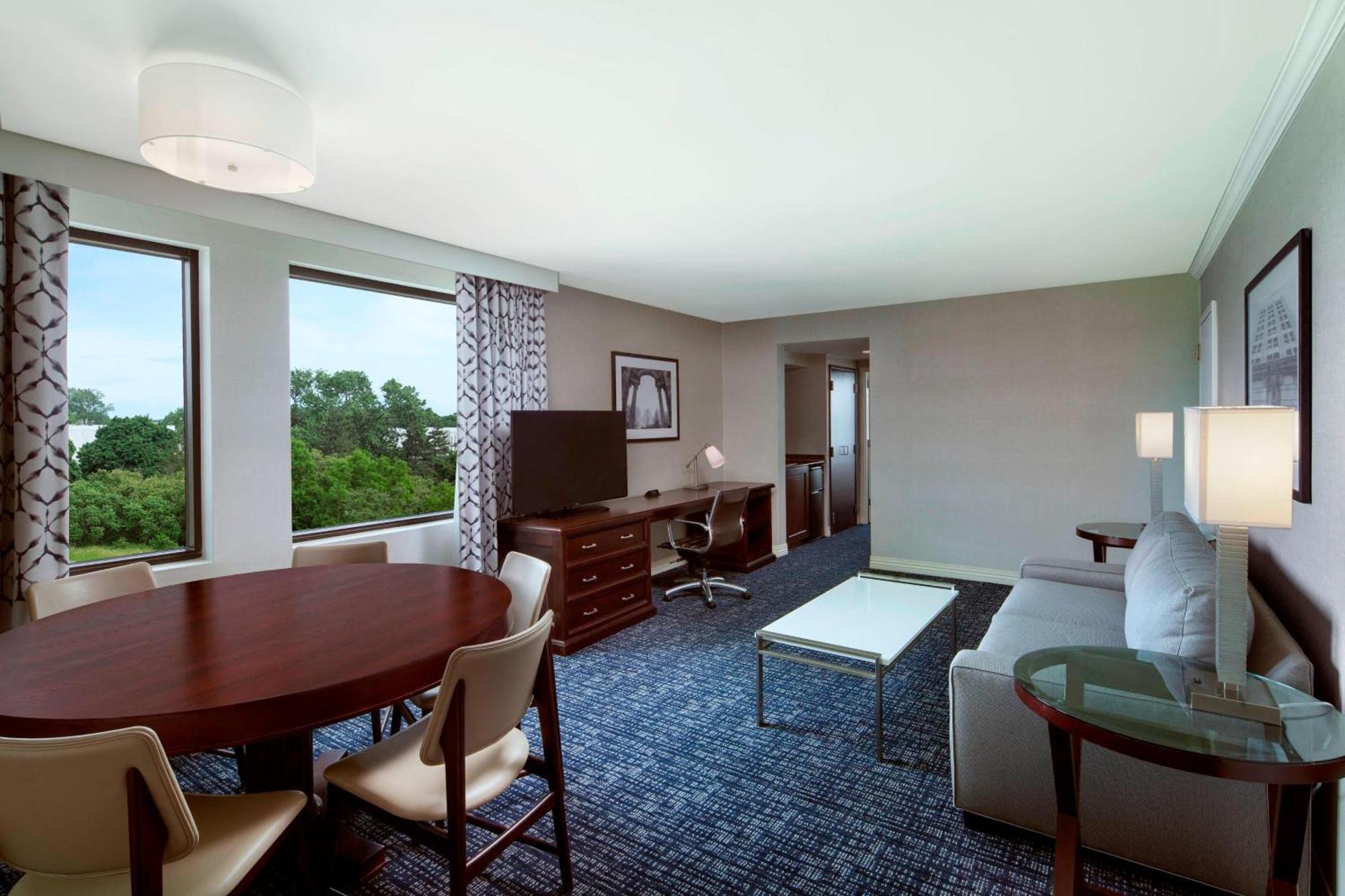 Deluxe King Suite,1645649749:JPEG