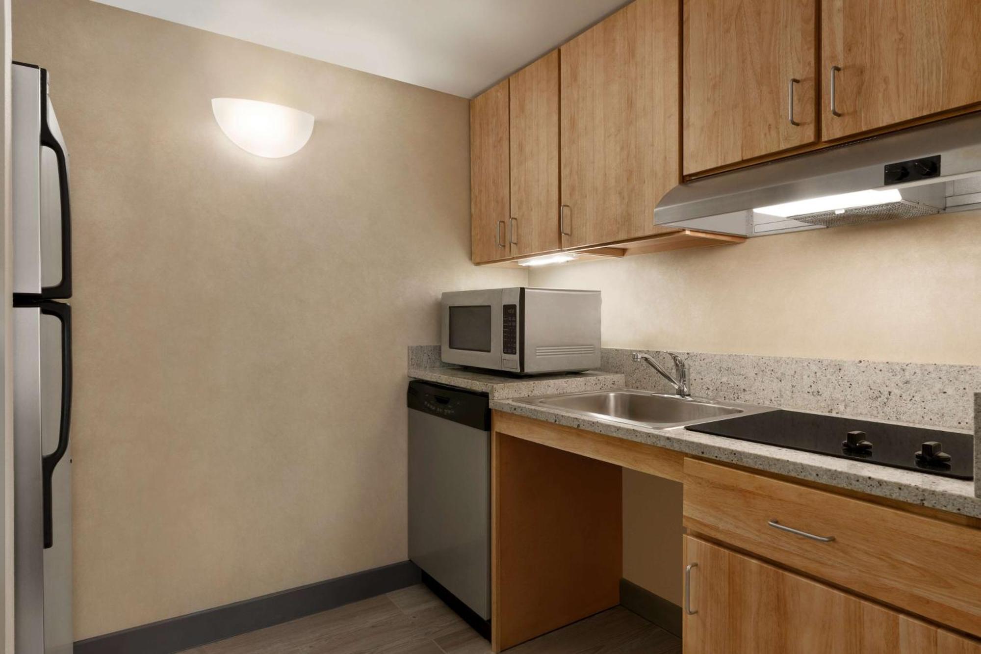 Quarto Duplo com 2 Camas de Casal - Banheiro Acessível para Hóspedes com Mobilidade Reduzida