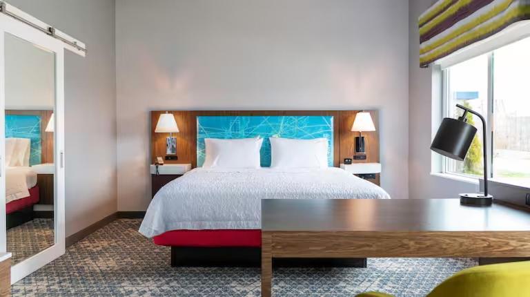 Habitación con microondas y nevera - cama extragrande